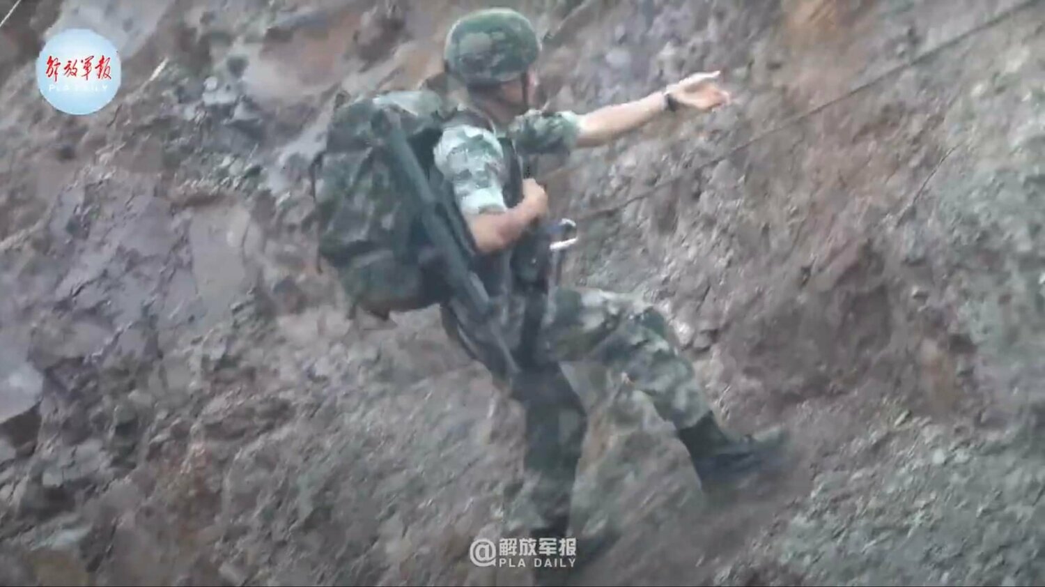 「演」很大？！軍事專家看解放軍特戰兵搶灘登陸提「20處」離譜錯誤