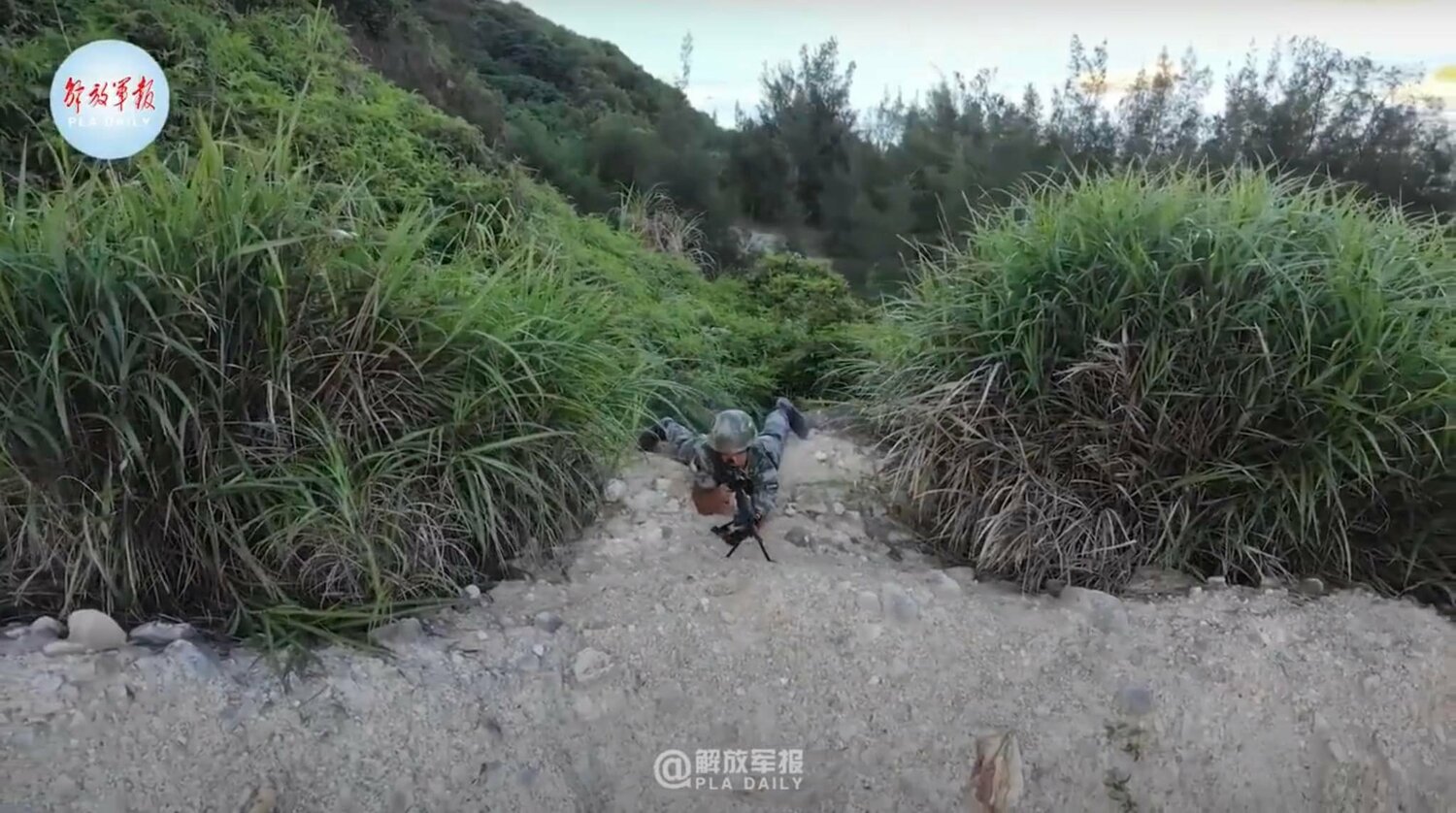 「演」很大？！軍事專家看解放軍特戰兵搶灘登陸提「20處」離譜錯誤