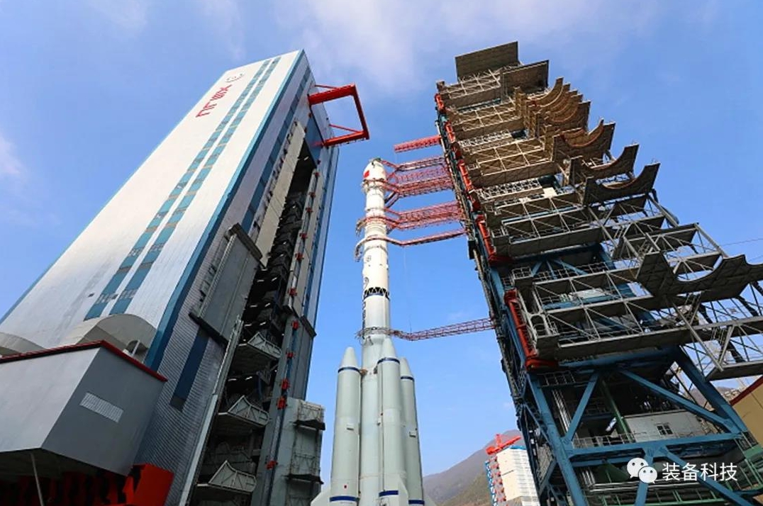 硬要在裝滿燃料的衛星火箭前拍照! 他爆料江澤民兩件不為人知的醜事.....