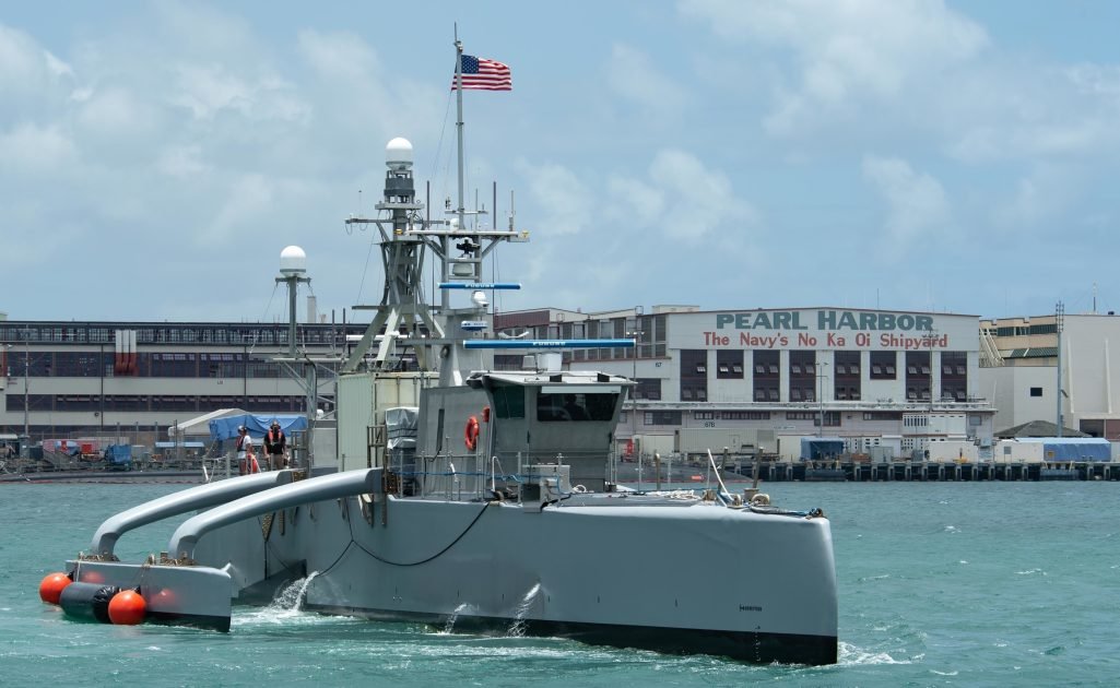美軍無人艦「海獵號(USV Sea Hunter)」日前參加2022環太平洋軍演，抵達珍珠港。   圖：翻攝US Navy(資料照片)