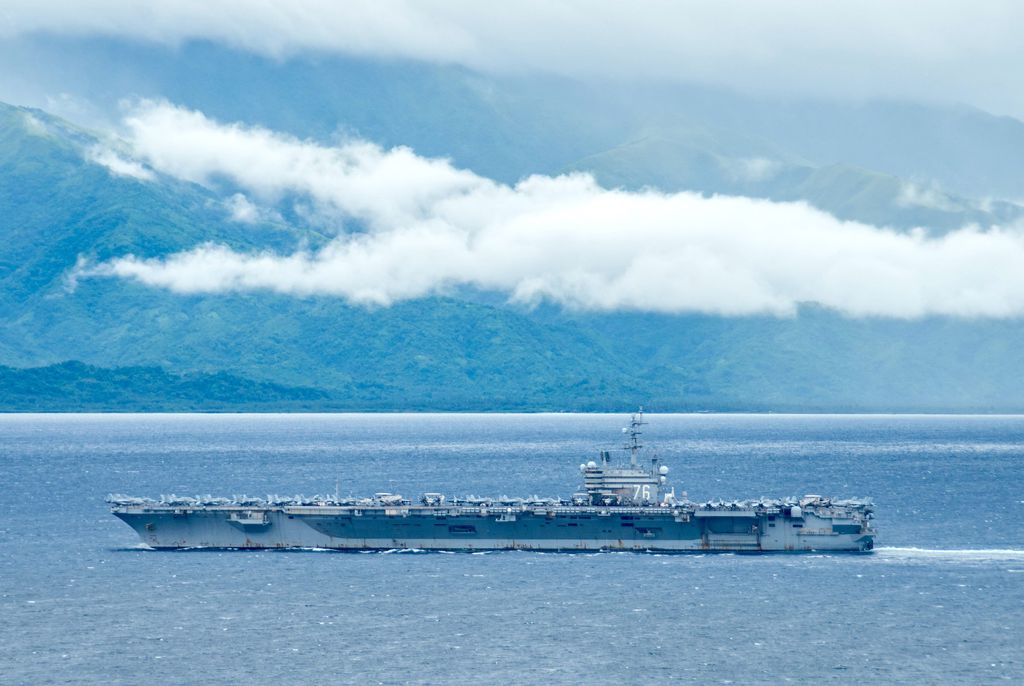 美國雷根號在菲律賓海執行任務，處於戰備狀態。   圖：美國海軍照片 (資料照)