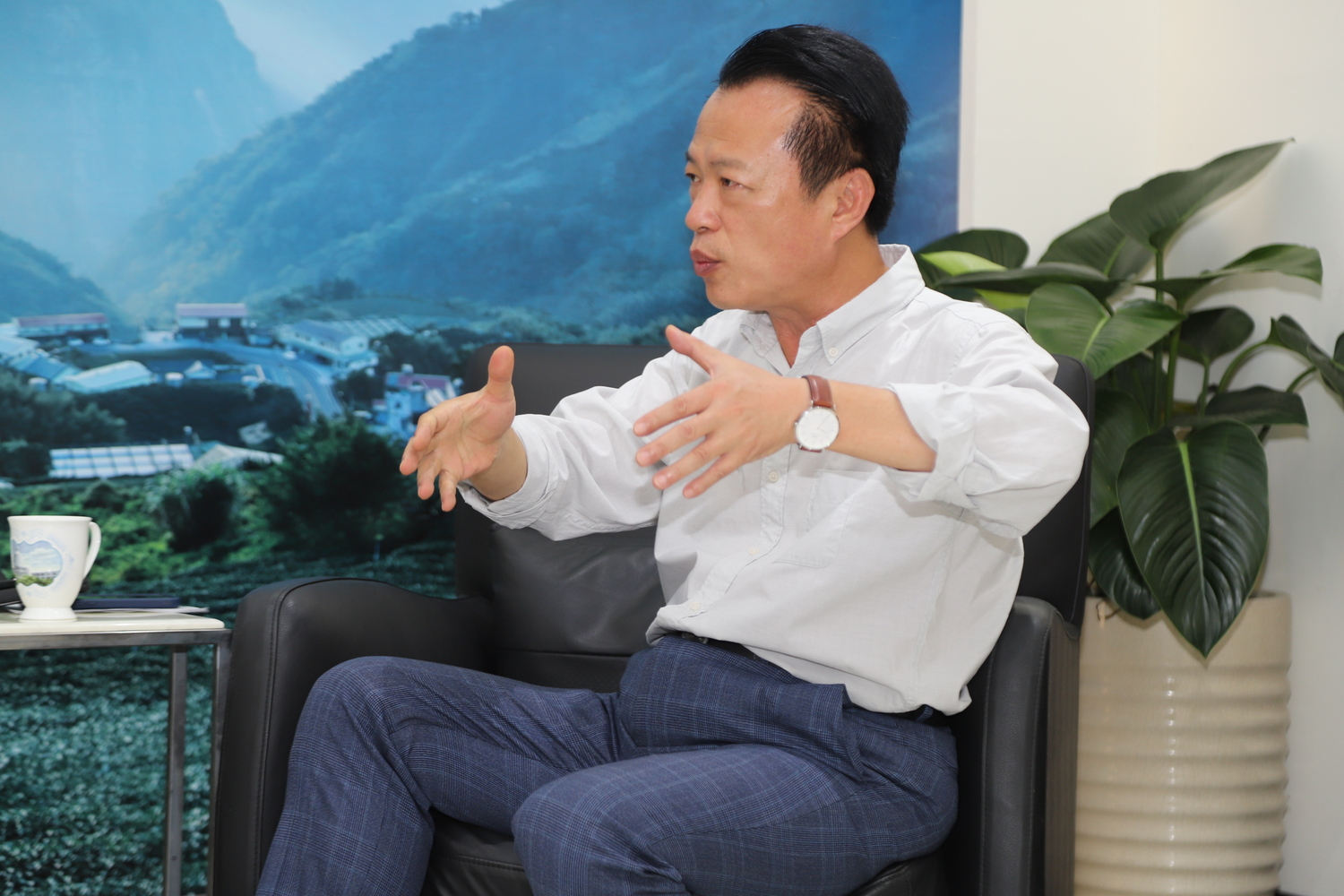 嘉義縣長翁章梁接受新頭殼專訪。 圖：嘉義縣政府提供
