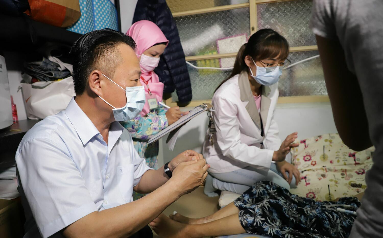 80歲免評聘外籍看護 洪申翰：已擬配套但衝擊仍在