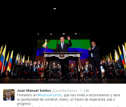 哥倫比亞總統桑托斯（左）與Farc領袖提莫千科（右）簽署新版和平協議，正式向世人宣告和平即將到來。   圖：翻攝桑托斯推特