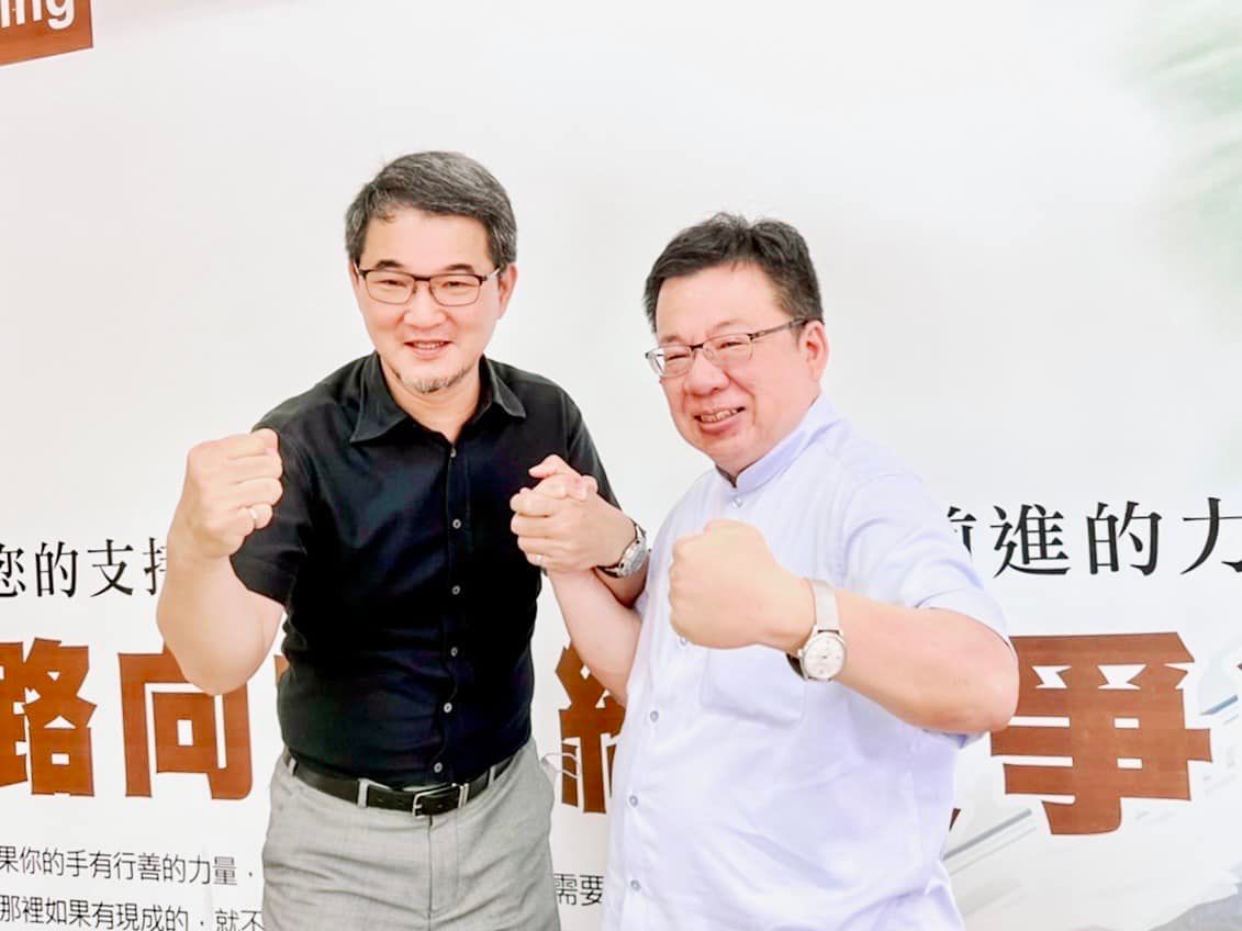 民進黨嘉義市長參選人李俊俋（右）與同黨籍雲林縣長參選人劉建國（左）。 圖：擷取自李俊俋臉書（資料照）