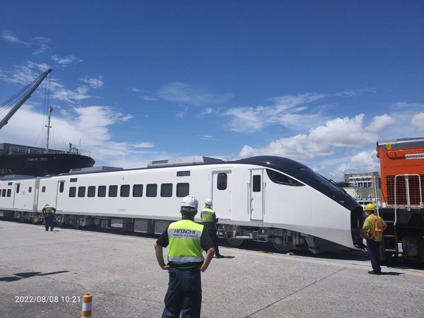 EMU3000型美學城際列車將於9/14正式行駛。   圖：台鐵局／提供