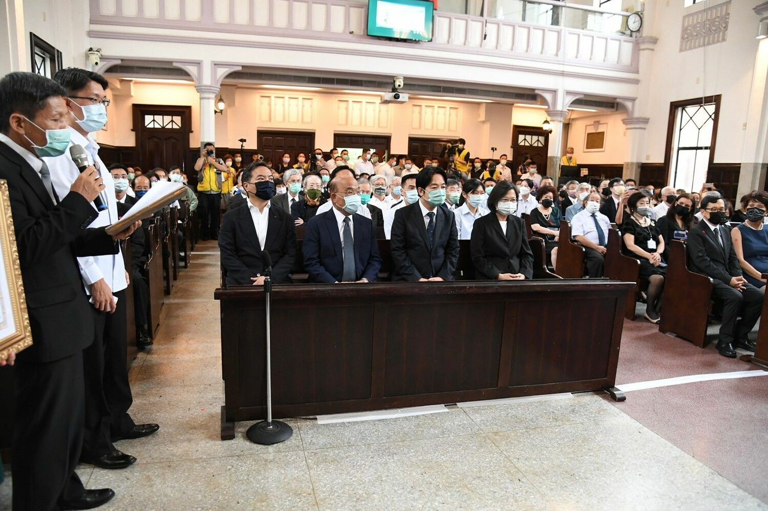 總統蔡英文、副總統賴清德、行政院長蘇貞昌出席彭明敏百歲紀念禮拜。   圖：行政院 / 提供