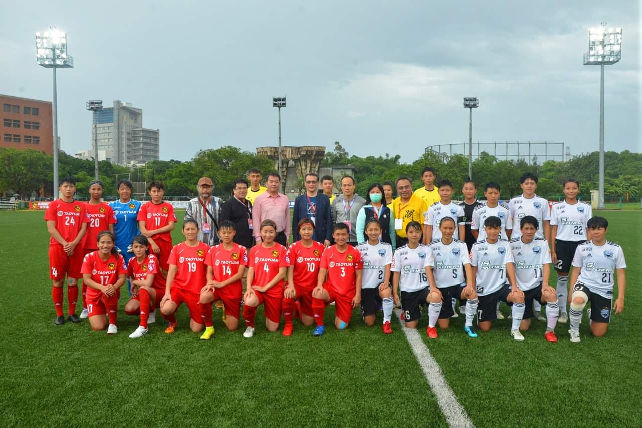 桃園市長參選人鄭運鵬過去出席 2020 台灣木蘭足球聯賽   圖：台灣木蘭足球連賽臉書 
