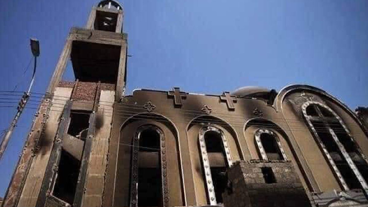 埃及阿布席芬教堂14日發生大火，至少41人死亡。   圖：翻攝自推特