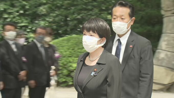 日本經濟安全保障擔當大臣高市早苗前往靖國神社參拜。   圖：翻攝自松丸誠推特