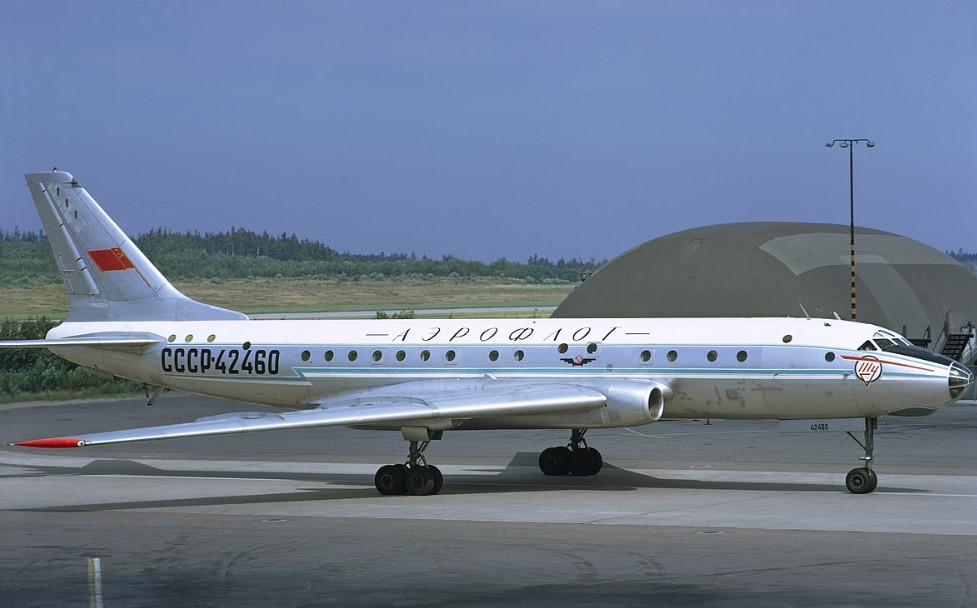 俄羅斯航空公司面臨制裁，難以向外採購零件，因此要求政府將飛機零件拆換合法化。圖為俄羅斯航空噴射客機圖波列夫Tu-104。   圖：翻攝自維基百科CC