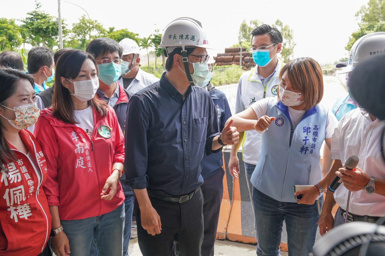 高雄市長陳其邁視察大寮拷潭排水工程 圖：高雄市政府 提供