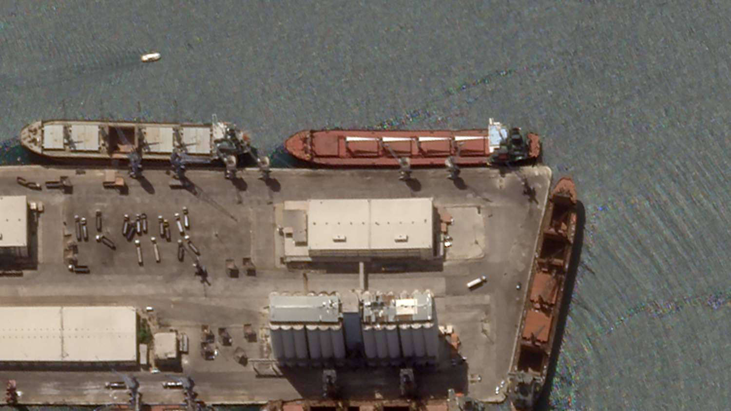  Razoni 貨輪近期被發現靠港在敘利亞。   圖：翻攝自推特