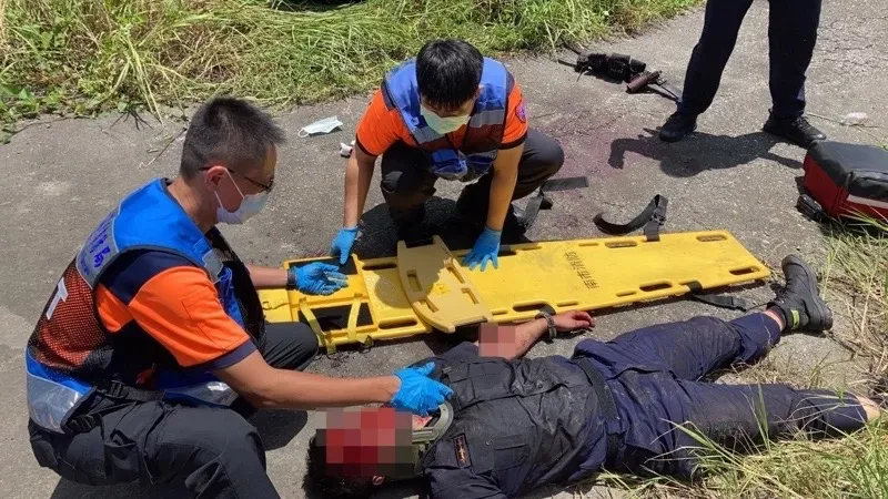 台南市今日傳出殺警案，兩名警員遭歹徒持刀砍傷，送醫不治。 圖 : 記者爆料網/提供