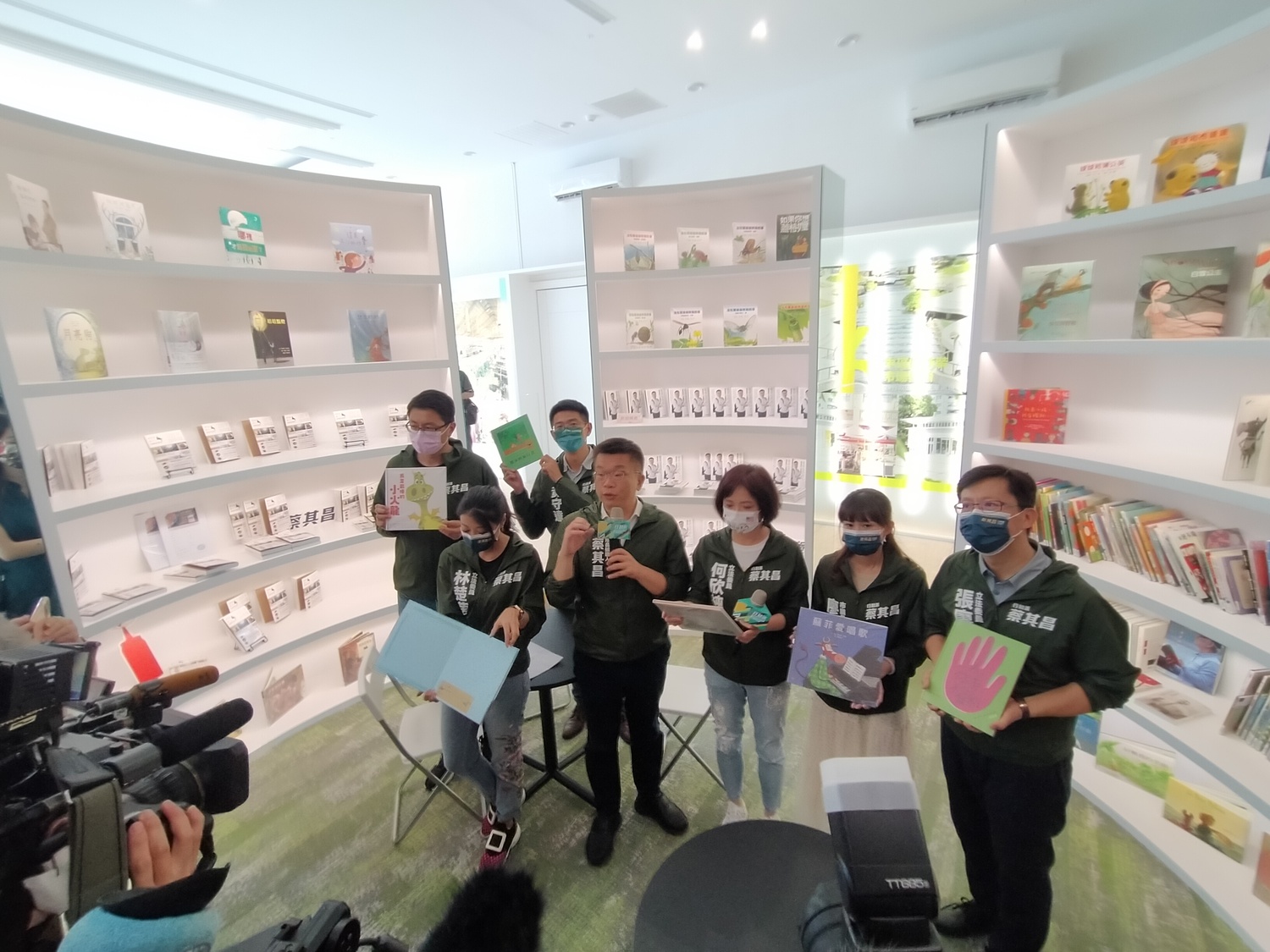 蔡其昌競選總部有親子共讀區。唐復年/攝 蔡其昌競選總部有親子共讀區。唐復年/攝