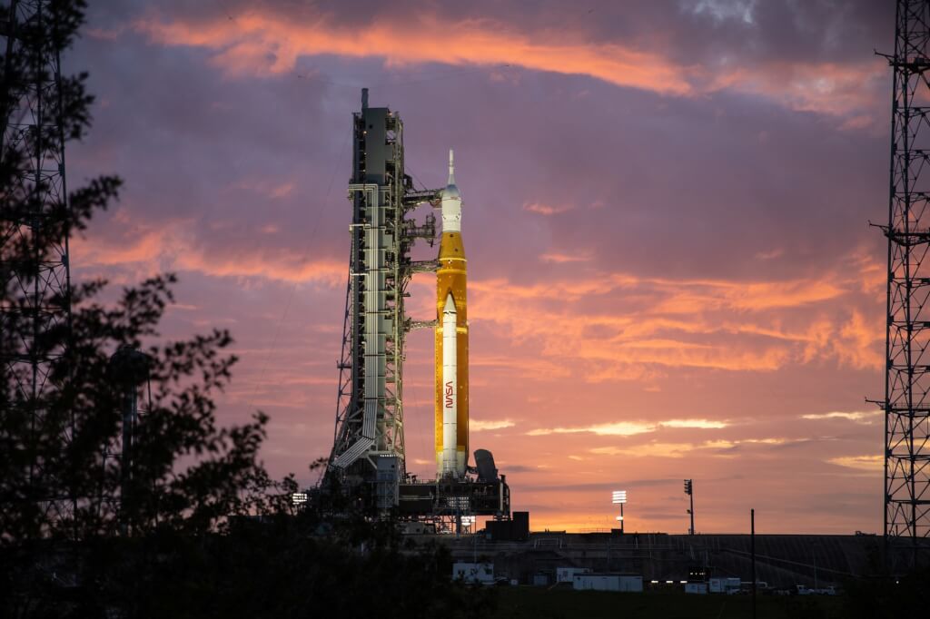 NASA原訂29日試射新型登月用巨型次世代火箭，但因燃料外洩，於最後一刻取消發射。   圖：翻攝自NASA網頁