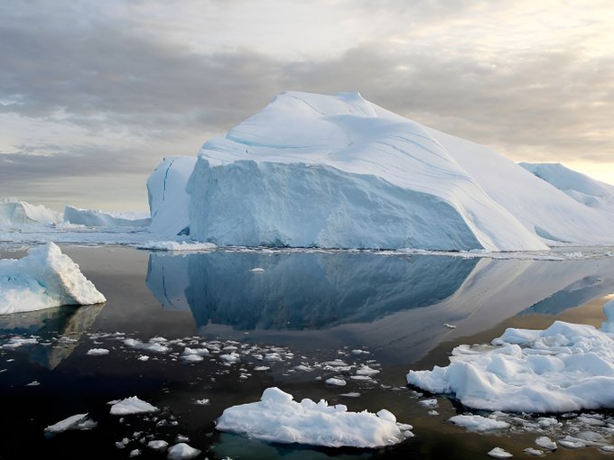 根據《美聯社》近日報導，一項最新研究顯示，格陵蘭島冰層已經在大幅度消融。   圖:翻攝自推特