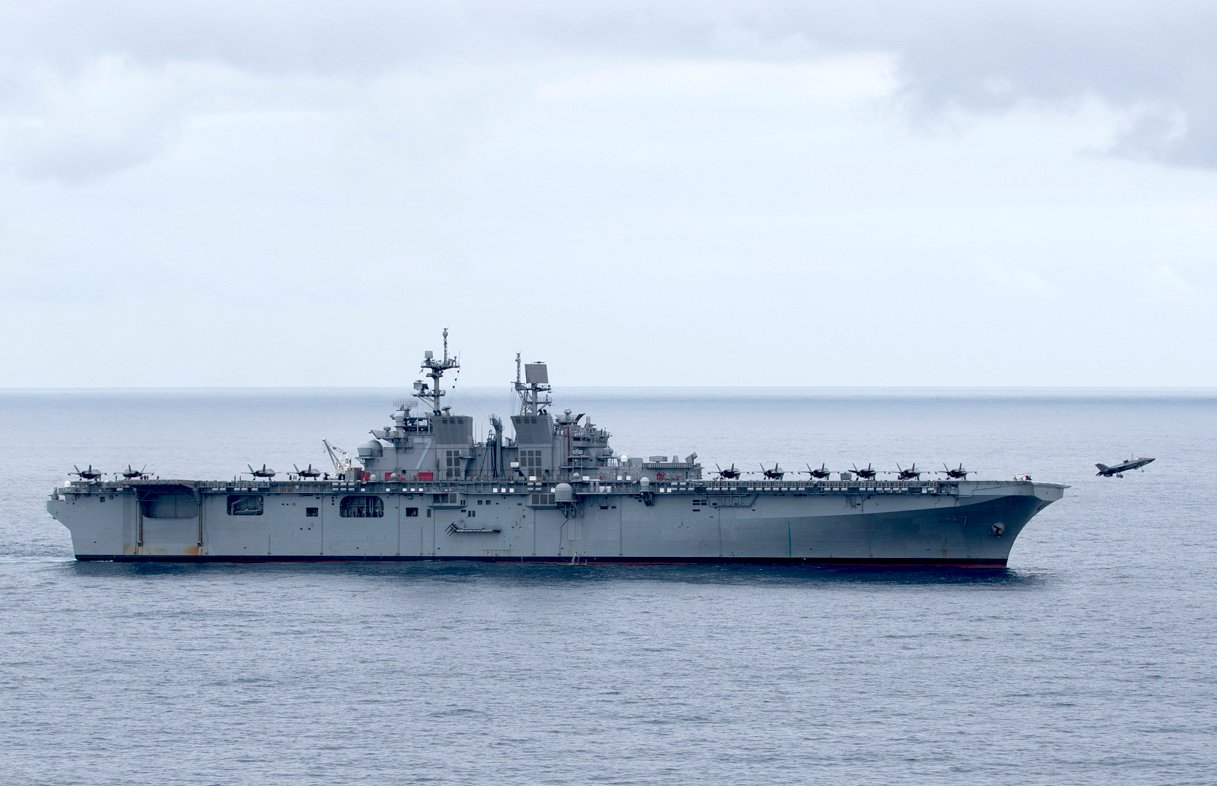 美國海軍「的黎波里號(LHA-7)」兩棲攻擊艦驗證「閃電航艦」概念，F-35B起飛。   圖：翻攝US Marine Corps