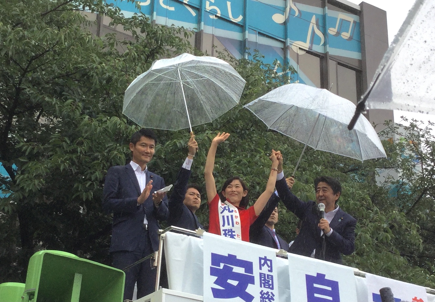 安倍是史上在位期間最長的首相,選舉也都大勝,死後爆出有動員統一教組織力量問題,圖為2019年7月參議員選舉。 圖:劉黎兒攝 安倍是史上在位期間最長的首相,選舉也都大勝,死後爆出有動員統一教組織力量問題,圖為2019年7月參議員選舉。 圖:劉黎兒攝