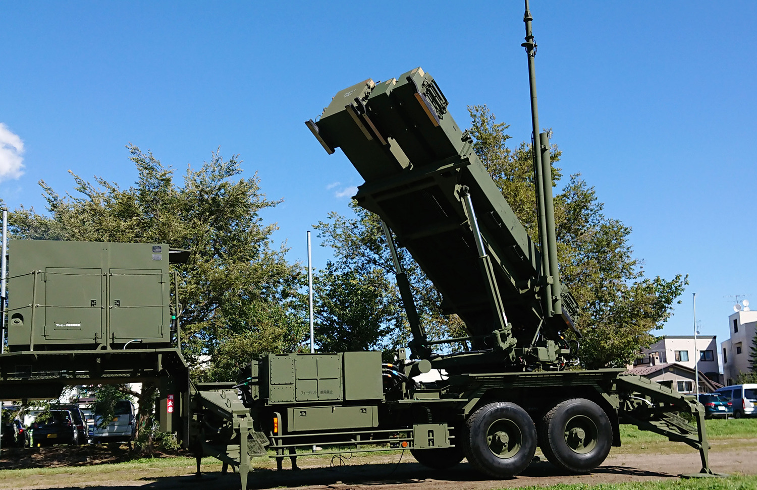 日本防衛省航空自衛隊所屬愛國者三型(PAC-3)飛彈部隊，7日在北海道札幌市進行機動部署演習。   圖：翻攝 防衛省 航空自衛隊推特