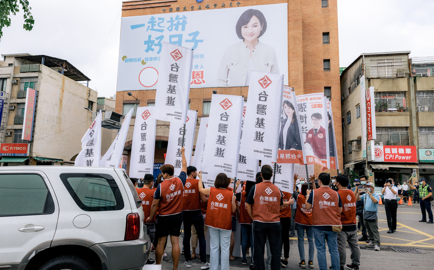 基進赴國民黨高市黨部  遞交「捍衛台灣 絕不投降 承諾書」 | 政治 |