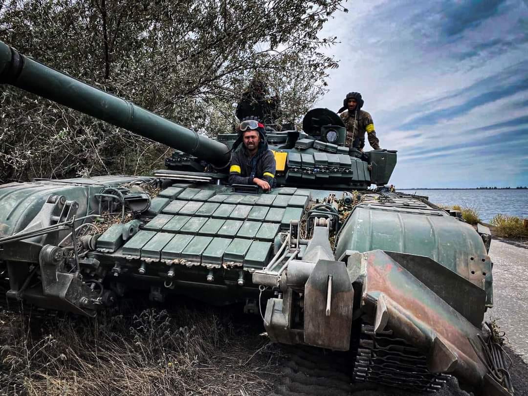 上周末進行閃彈戰大反攻烏克蘭裝甲車部隊。   圖 : 翻攝自烏克蘭防衛司令部臉書