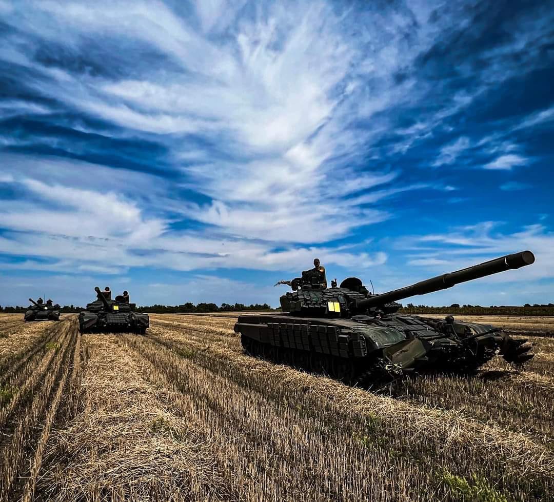 進行閃彈戰大反攻烏克蘭裝甲車部隊。   圖 : 翻攝自烏克蘭防衛司令部臉書（資料照）