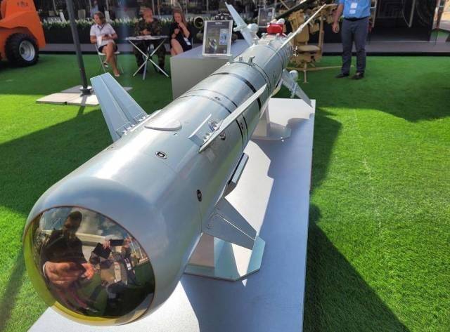 俄國官媒《俄羅斯衛星通訊社》報導，俄軍列裝新型「Izdeliye 305」高精準導引空對地飛彈。   圖：翻攝俄國防部官網
