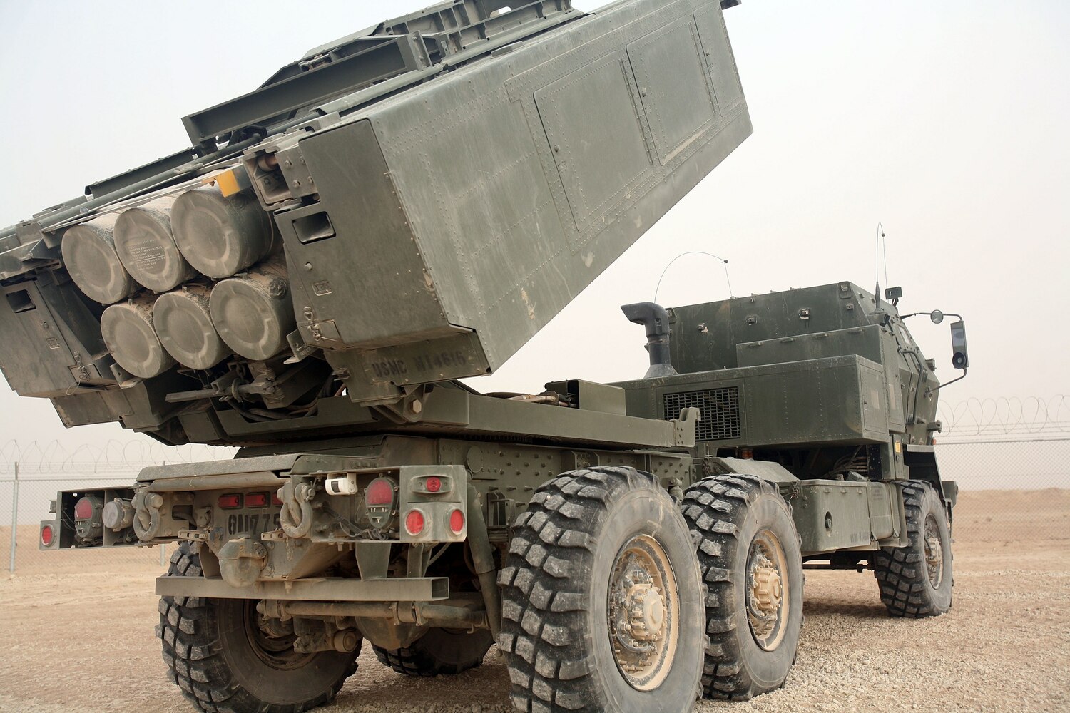 美國前後軍援烏克蘭數十套的海馬斯多管火箭系統（HIMARS），消息人士爆料運抵烏克蘭後卻不知去向。   圖：翻攝自維基百科（資料照）