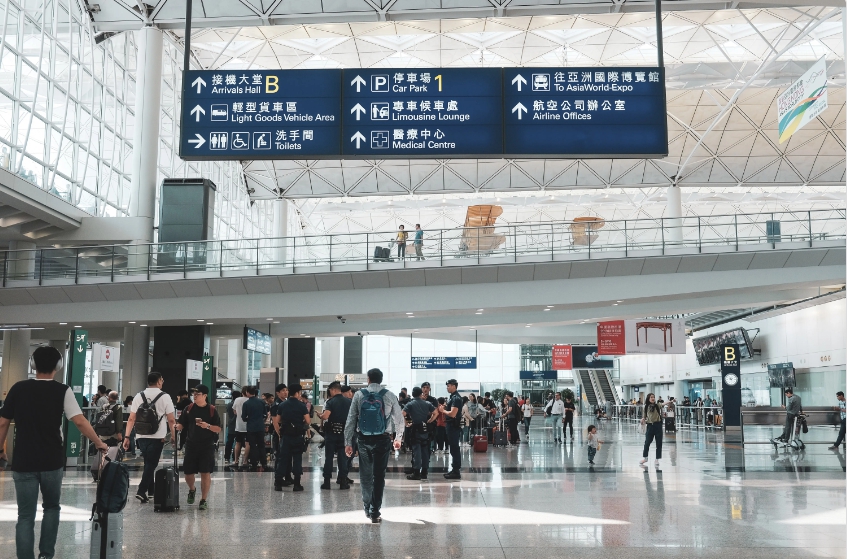 香港開國門，欲重返競爭重回閃亮的國際金融中心。   圖 : 翻攝自香港入境事務處