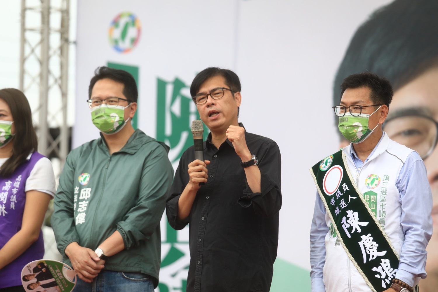 陳其邁(右二)表示一定要讓陳慶鴻當選。   圖：陳慶鴻提供