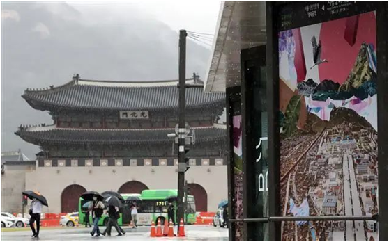 首爾市政府此前也因海報出現首爾總督府等日本殖民時期的圖像，引發爭議。   圖:翻攝自環球網