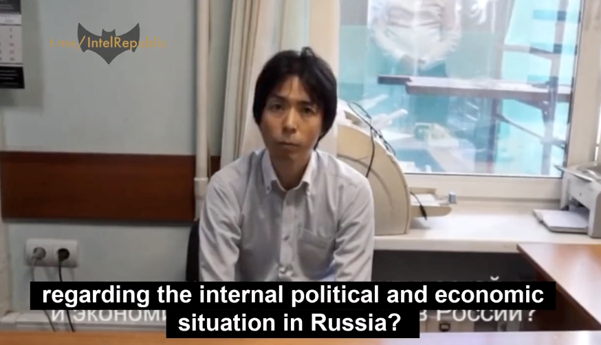 日本駐俄外交官Motoka Tatsunori遭控有「間諜行為」，被俄當局審問。   圖：擷取自推特影片