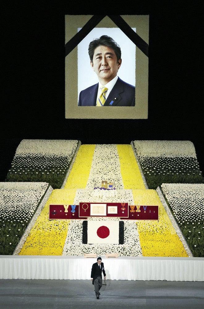 安倍晉三的國葬，採用了他生前最喜歡的富士山造型。   圖:翻攝自矢板明夫臉書