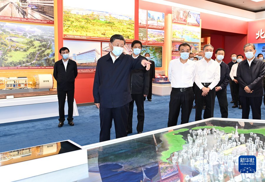 中國國家主席習近平27日出席公開展覽，似希望破除「被軟禁」有關傳言。   圖：翻攝自新華社
