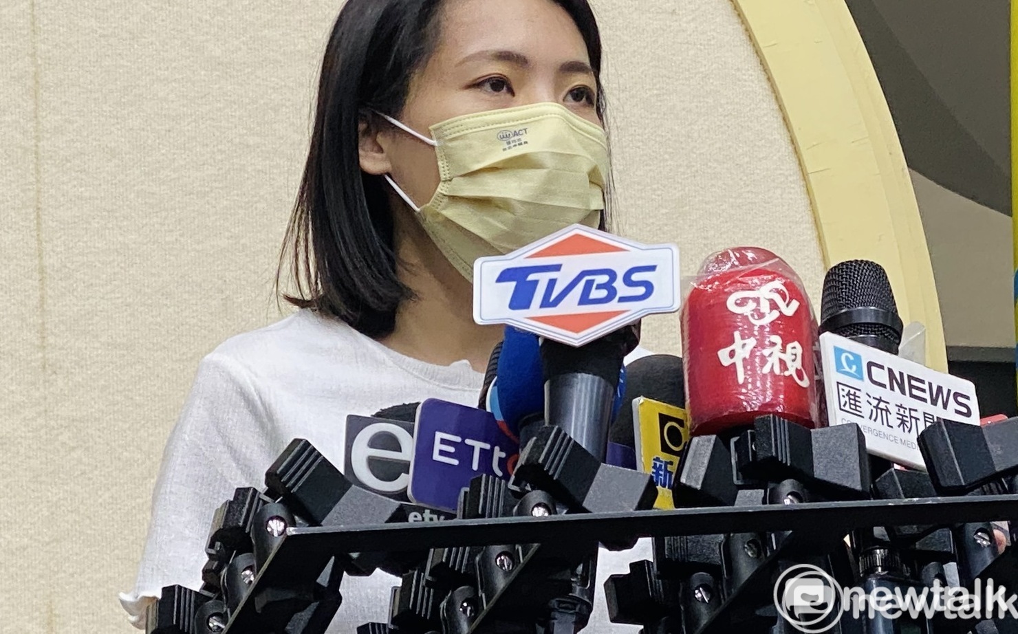 狂打陳時中聚餐「包廂要8萬」 醫師作家揭內幕：徐巧芯在撕裂台灣 | 政治