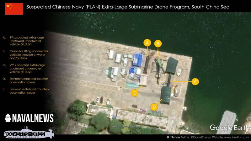 美國軍事媒體《海軍時報》報導以衛星照片研判，指解放軍三亞海軍基地疑似出現兩艘黑色塗裝的超大型水下無人載具。   圖：擷取《海軍時報》網頁