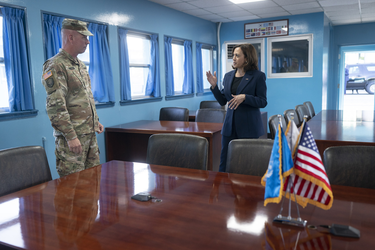 美國副總統賀錦麗（Kamala Harris）訪問兩韓非軍事區（DMZ）。   圖：翻攝自賀錦麗推特