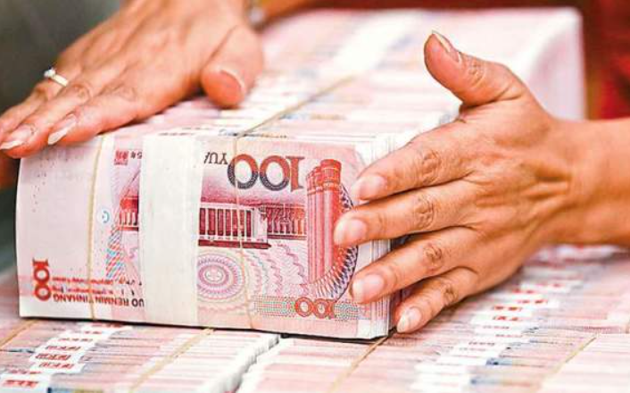 中國央行才放話「久賭必輸」人民幣又大跌 專家警告：大量發行 將有通貨膨脹