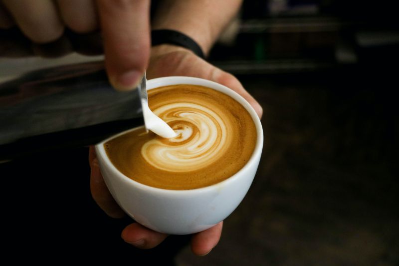 ▲10月1日被訂為國際咖啡日，咖啡業者同步推出限時優惠。（示意圖／取自unsplash）   