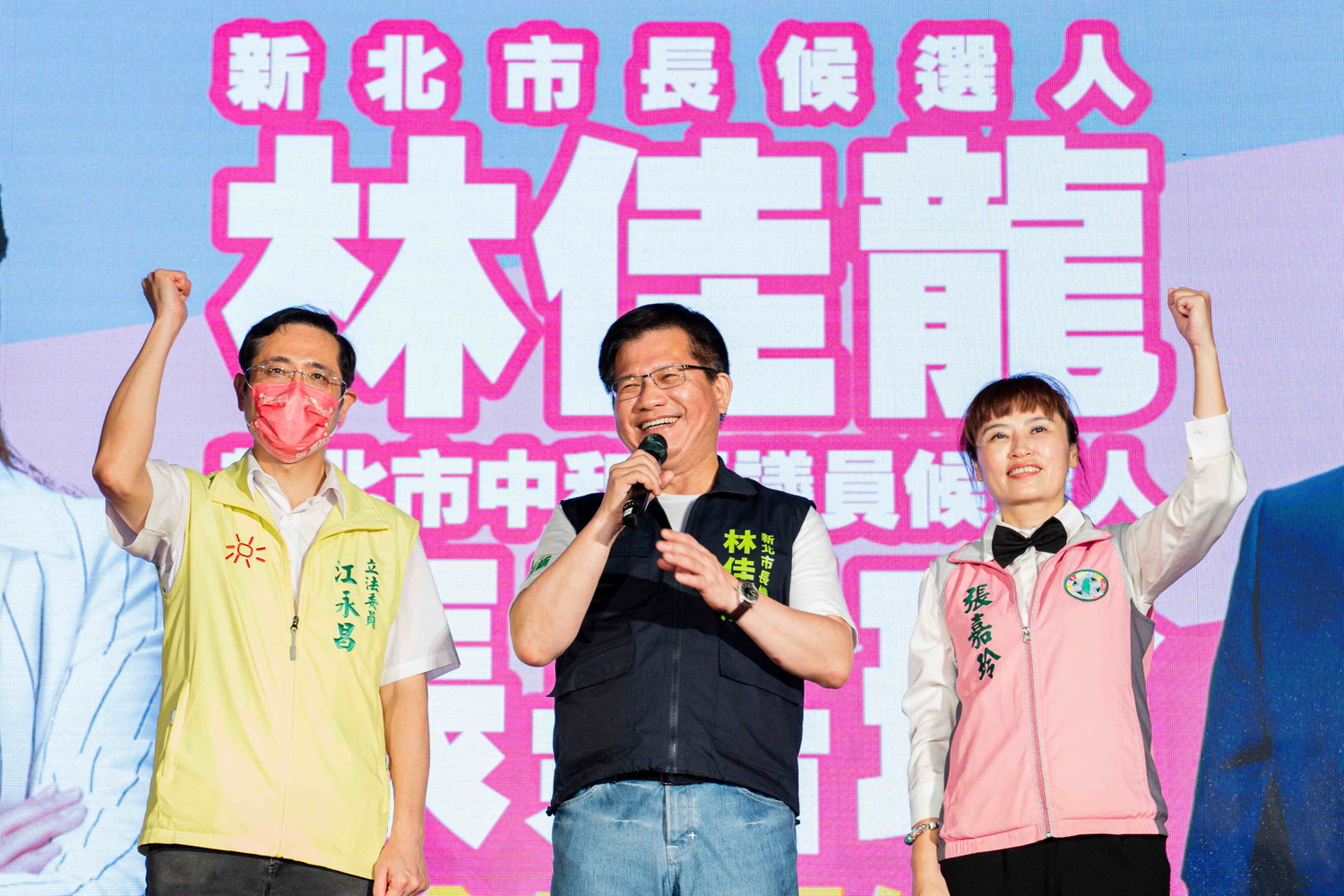 林佳龍表示將與立委江永昌、議員張嘉玲成為令市民驕傲的搭檔。   圖：林佳龍競辦提供