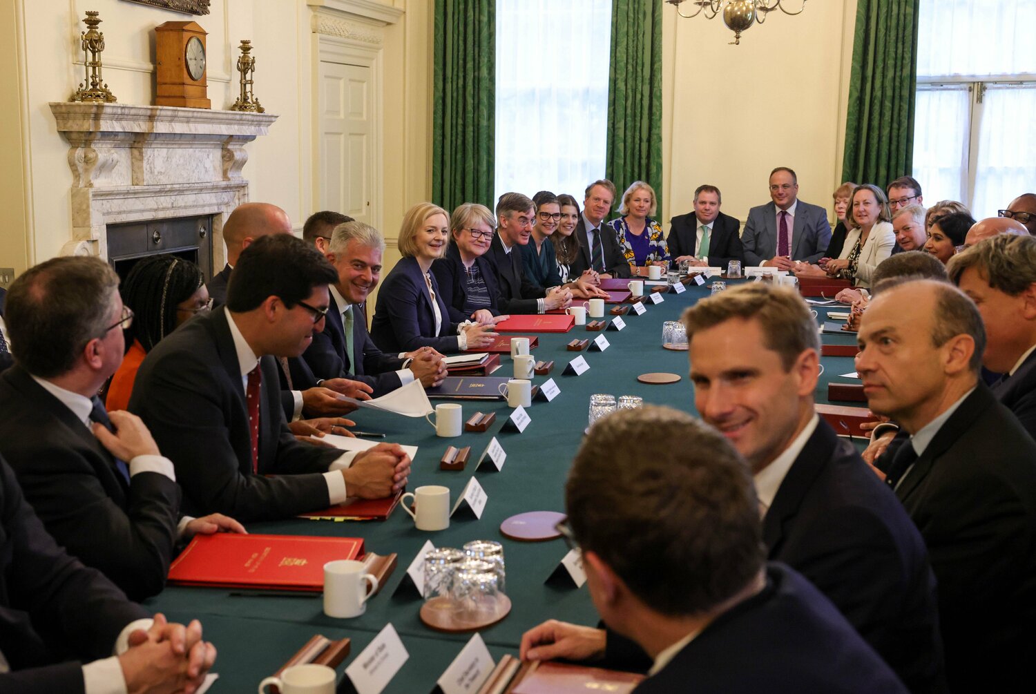 英國首相特拉斯舉行內閣會議。   圖:翻攝自推特UK Prime Minister @10DowningStreet