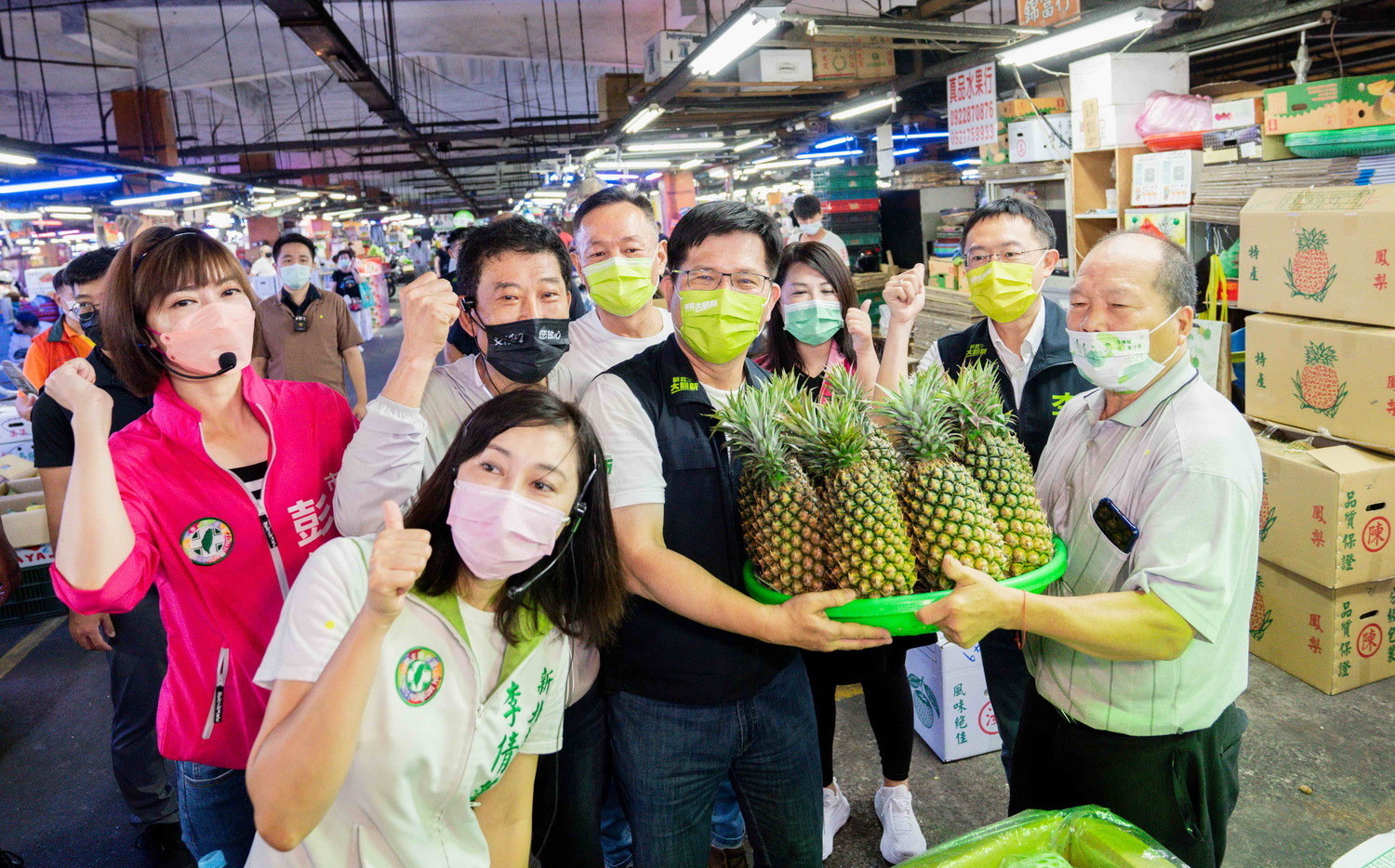清晨掃三重果菜市場再放利多  林佳龍：打造國際級觀光果菜市場 | 政治