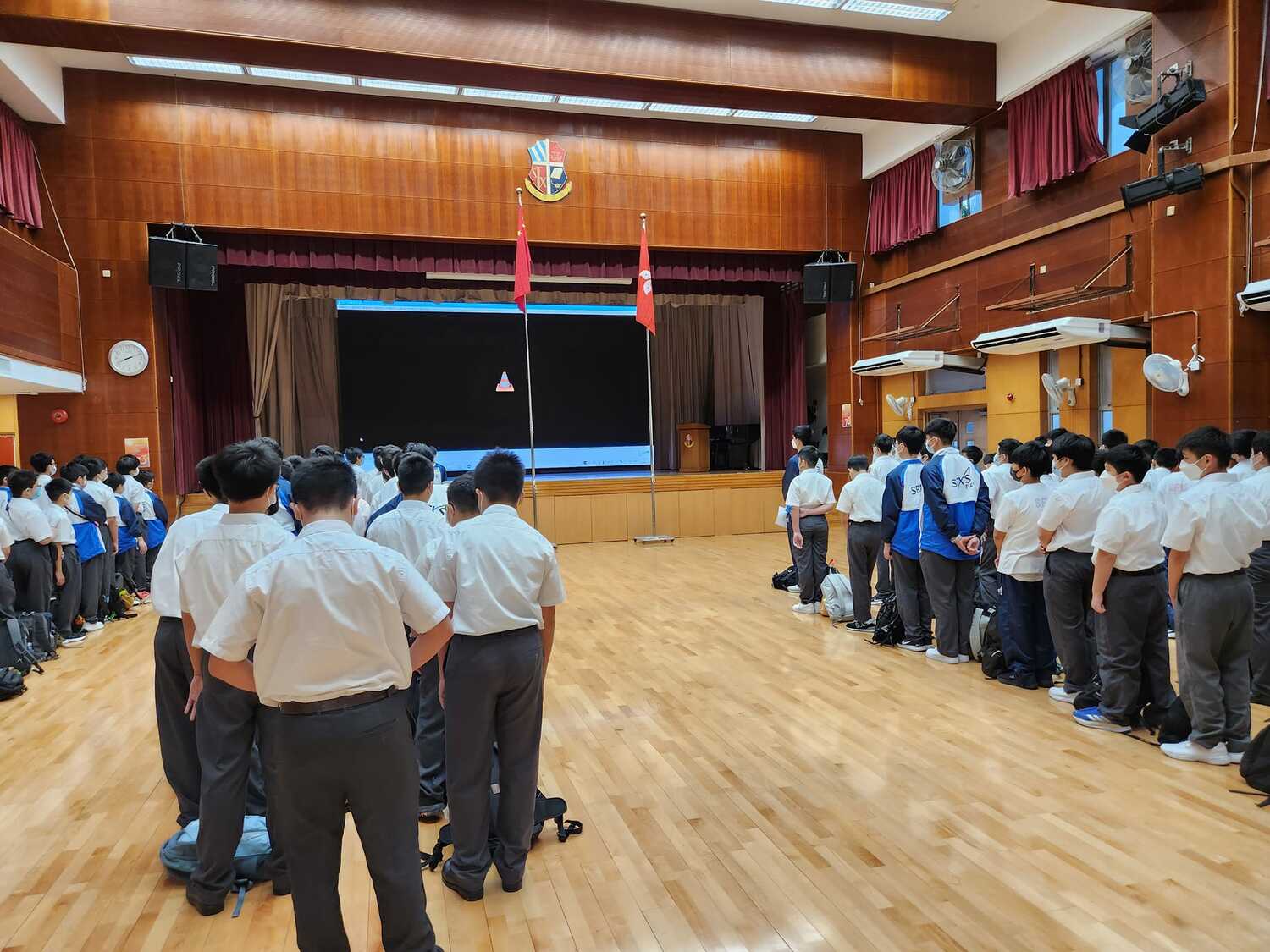 香港荃灣聖芳濟中學升旗典禮。 圖:翻攝自臉書(資料照) 香港荃灣聖芳濟中學升旗典禮。 圖:翻攝自臉書(資料照)