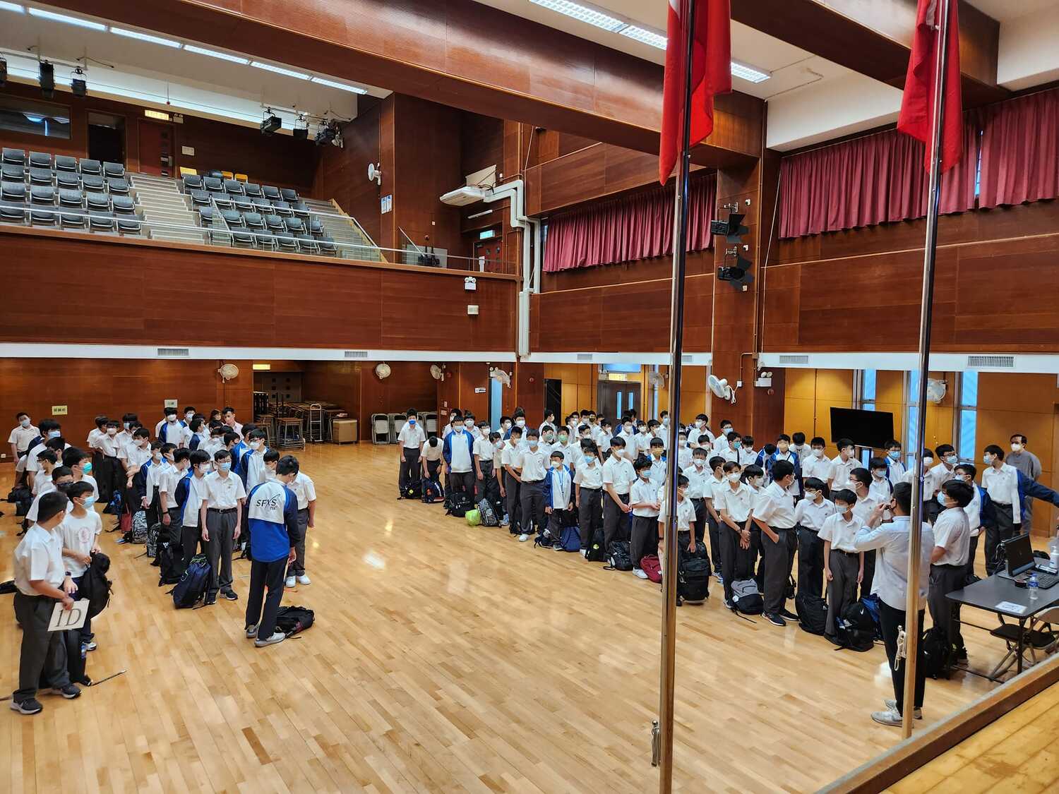香港荃灣聖芳濟中學升旗典禮。 圖:翻攝自臉書(資料照) 香港荃灣聖芳濟中學升旗典禮。 圖:翻攝自臉書(資料照)