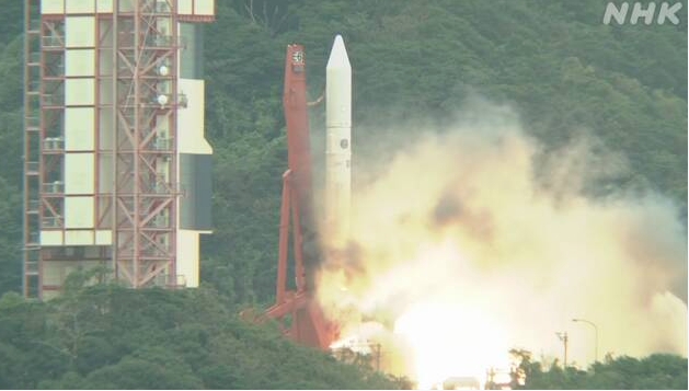 日本「埃普西隆」火箭首次發射失敗,也是自 2003 年 H2A 火箭 6 號機以來,日本的主力火箭再次發射失敗。 圖 : 翻攝自NHK電視台畫面 日本「埃普西隆」火箭首次發射失敗,也是自 2003 年 H2A 火箭 6 號機以來,日本的主力火箭再次發射失敗。 圖 : 翻攝自NHK電視台畫面