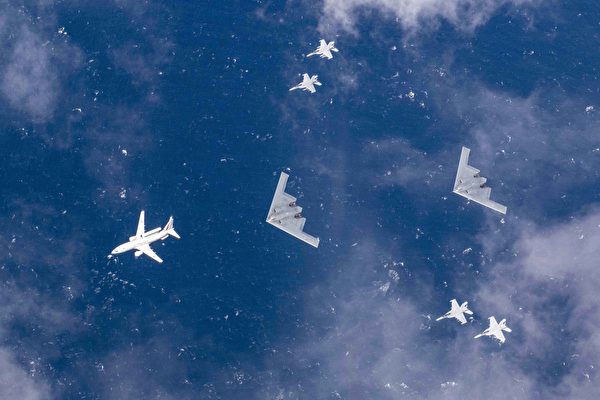 美國B-2隱形轟炸機和澳洲空軍戰機聯合演習。   圖:翻攝自美國太平洋空軍推特