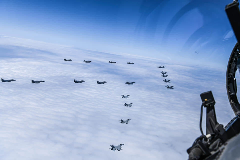南韓空軍出動了F-35A 戰鬥機應對北韓凌晨突然的軍機升空。圖為美韓6月聯合軍演畫面。   圖: 翻攝自南韓空軍臉書