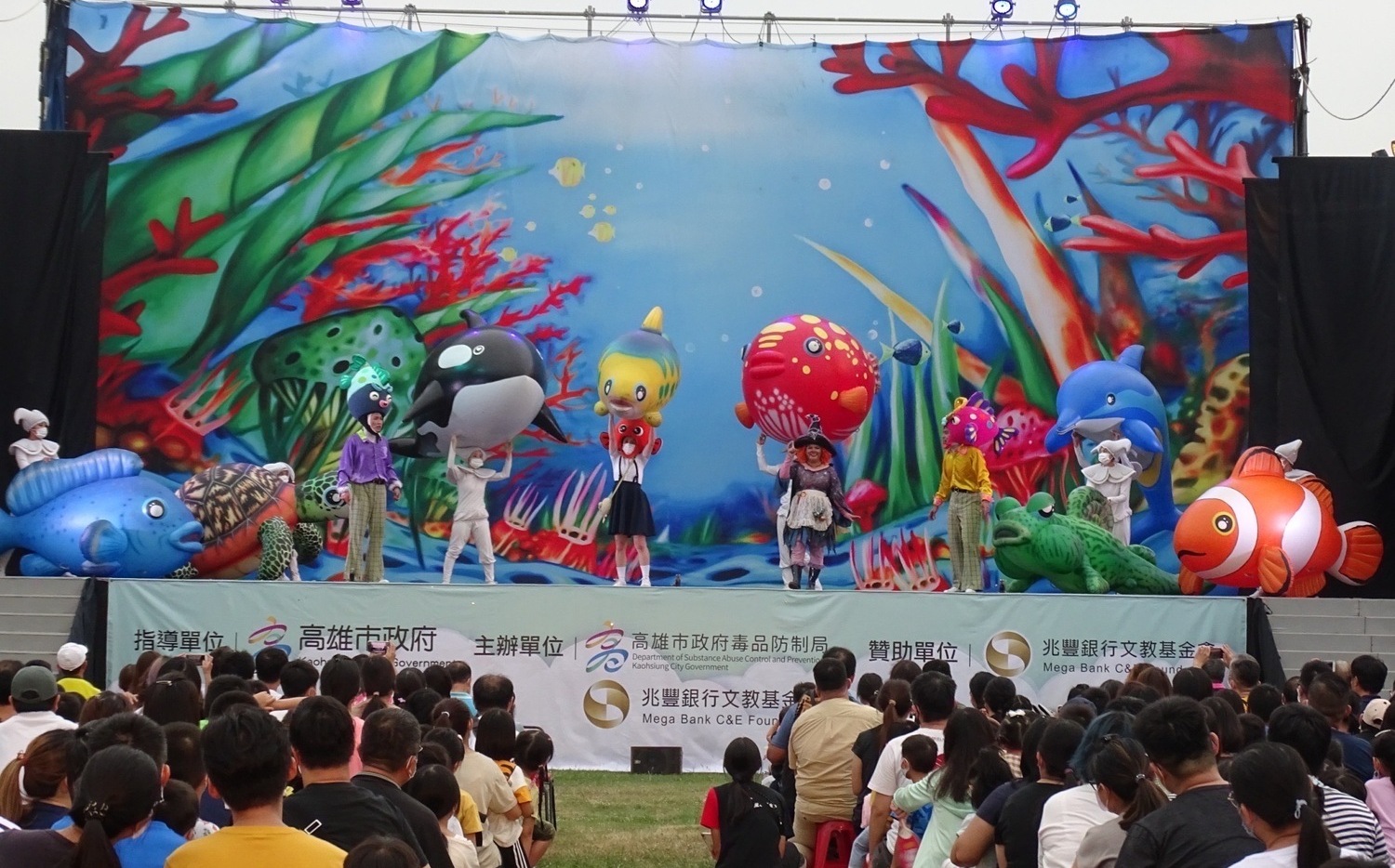 紙風車反毒戲劇前進高雄岡山 《巫頂環遊世界》三千親子同歡樂 | 社會 |