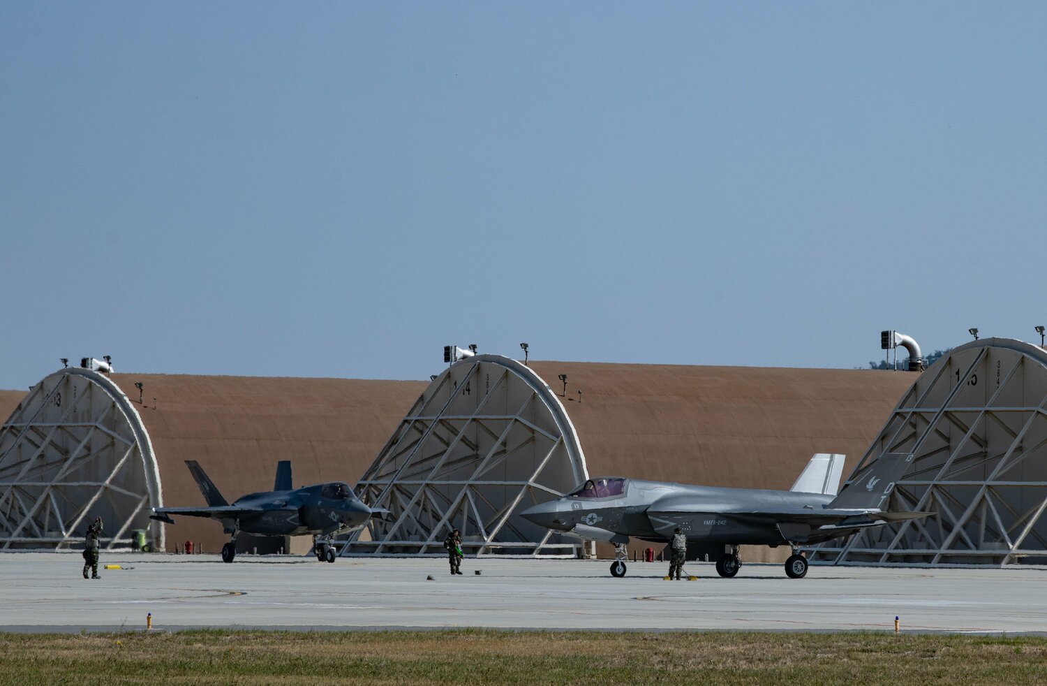 美軍 F-35 Lightning II 降落韓國群山空軍基地。   圖：翻攝自美軍海軍陸戰隊推特
